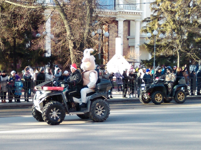 Квадроциклисты Курска привезли Деда Мороза в город!