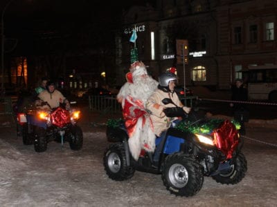 Новогодний транспорт Деда Мороза