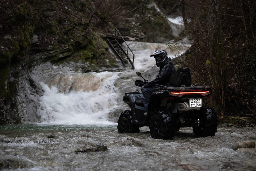 Езда на квадроцикле по городу и по дорогам общего пользования