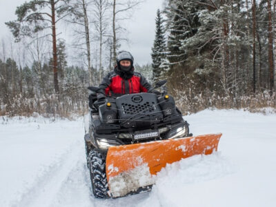 Уборка снега квадроциклом или мотовездеходом