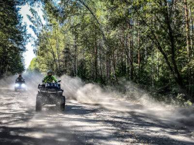 Езда на квадроцикле по городу и по дорогам общего пользования