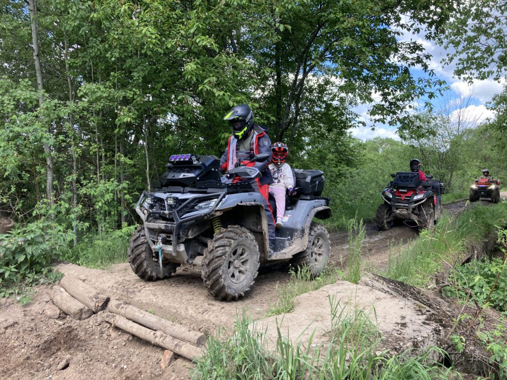 Как кататься на квадроцикле с ребенком