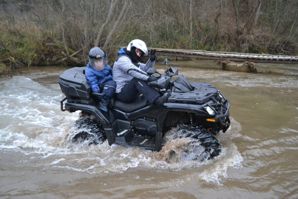 Как кататься на квадроцикле с ребенком