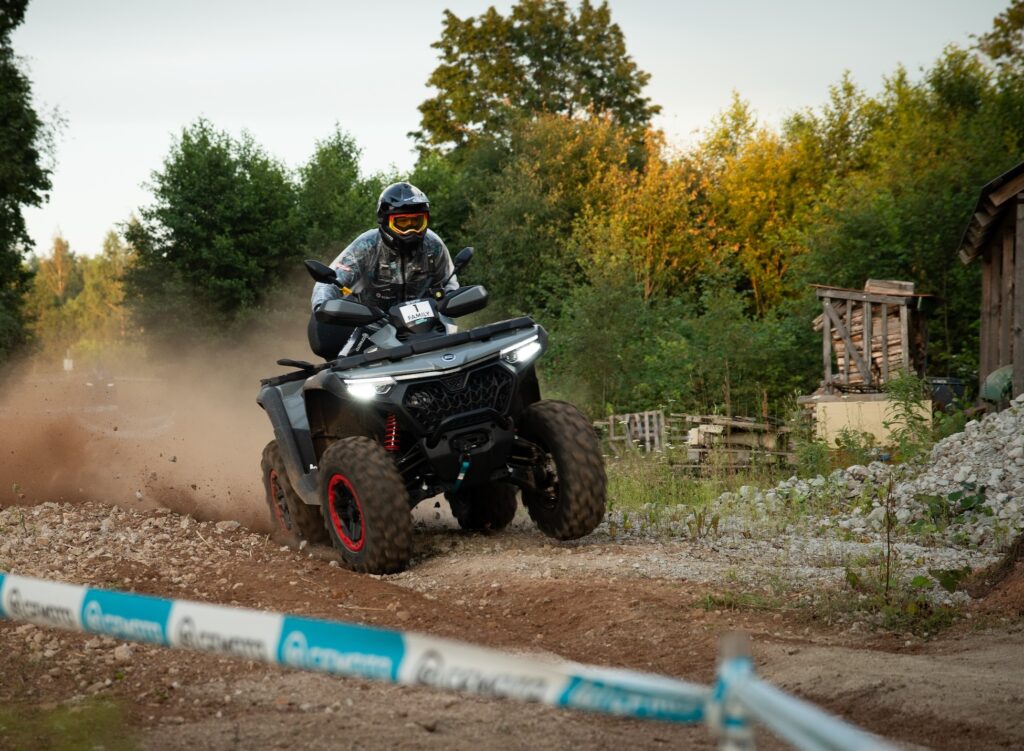 Пилот на CFMOTO CFORCE 800 HO EPS установил новый мировой рекорд!
