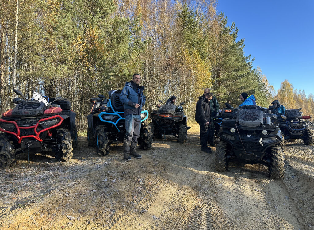 КВАДРОПУТЕШЕСТВИЕ В СЕМИОЗЕРЬЕ С КОМАНДОЙ «ИАТ СПОРТИВ»: МОЩЬ ТЕХНИКИ И МАГИЯ ПРИРОДЫ