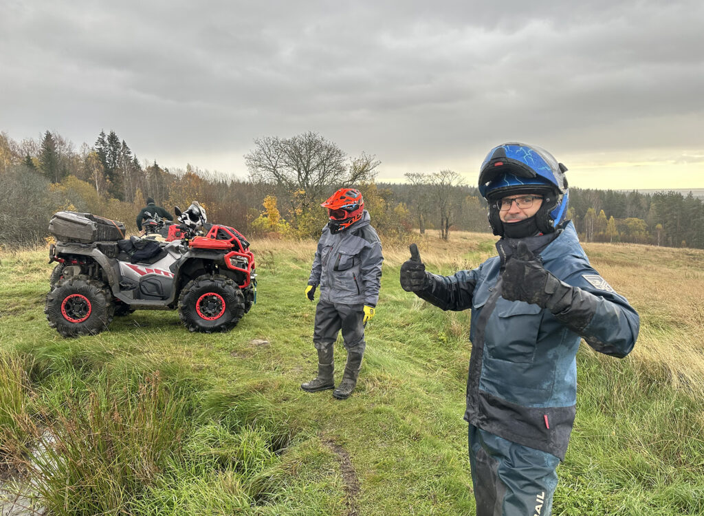 КВАДРОПУТЕШЕСТВИЕ В СЕМИОЗЕРЬЕ С КОМАНДОЙ «ИАТ СПОРТИВ»: МОЩЬ ТЕХНИКИ И МАГИЯ ПРИРОДЫ