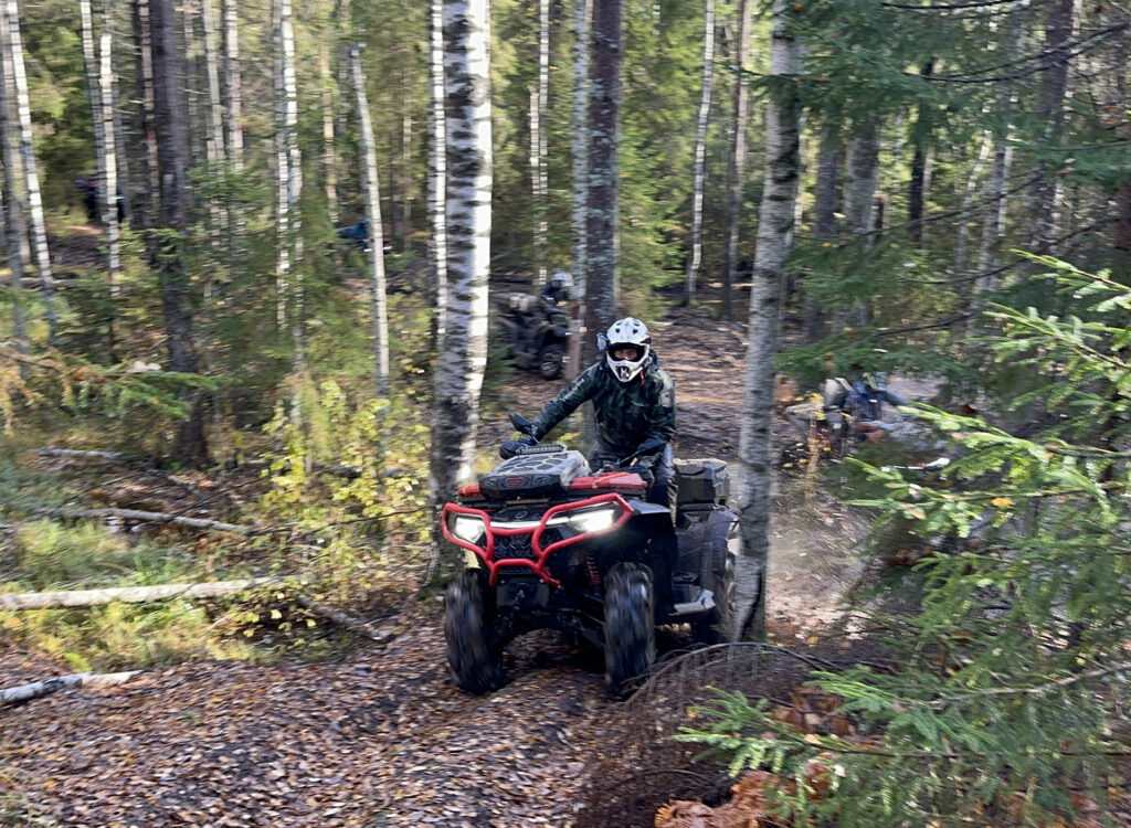 КВАДРОПУТЕШЕСТВИЕ В СЕМИОЗЕРЬЕ С КОМАНДОЙ «ИАТ СПОРТИВ»: МОЩЬ ТЕХНИКИ И МАГИЯ ПРИРОДЫ