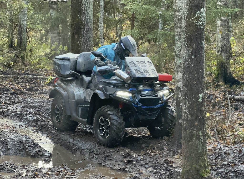 КВАДРОПУТЕШЕСТВИЕ В СЕМИОЗЕРЬЕ С КОМАНДОЙ «ИАТ СПОРТИВ»: МОЩЬ ТЕХНИКИ И МАГИЯ ПРИРОДЫ