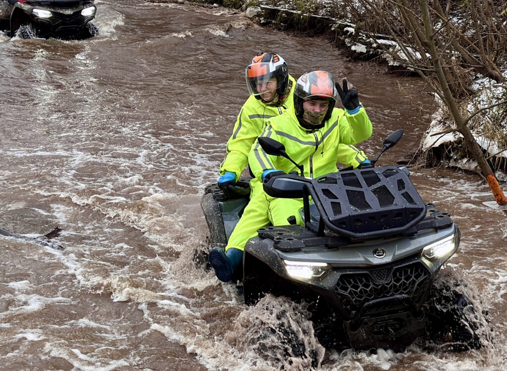 Ярко, энергично и по-своему: предновогодняя вечеринка GRIZZLY TRAVEL