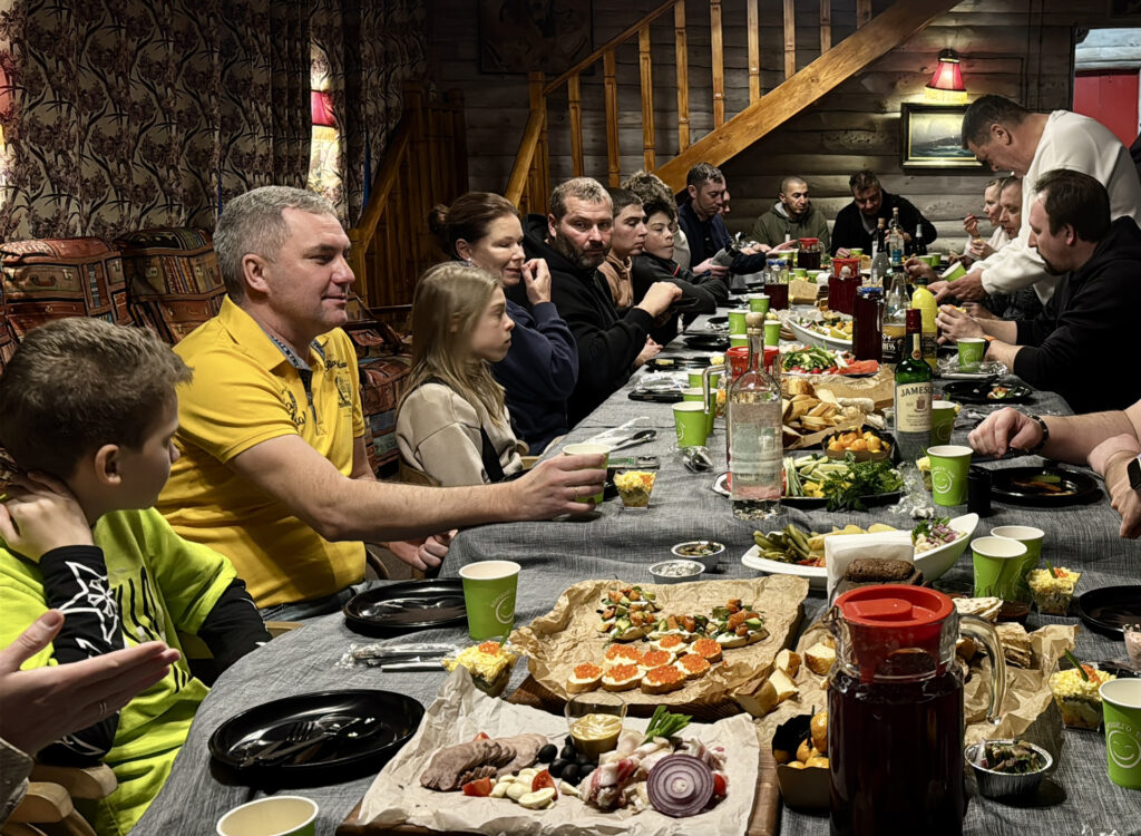 Ярко, энергично и по-своему: предновогодняя вечеринка GRIZZLY TRAVEL