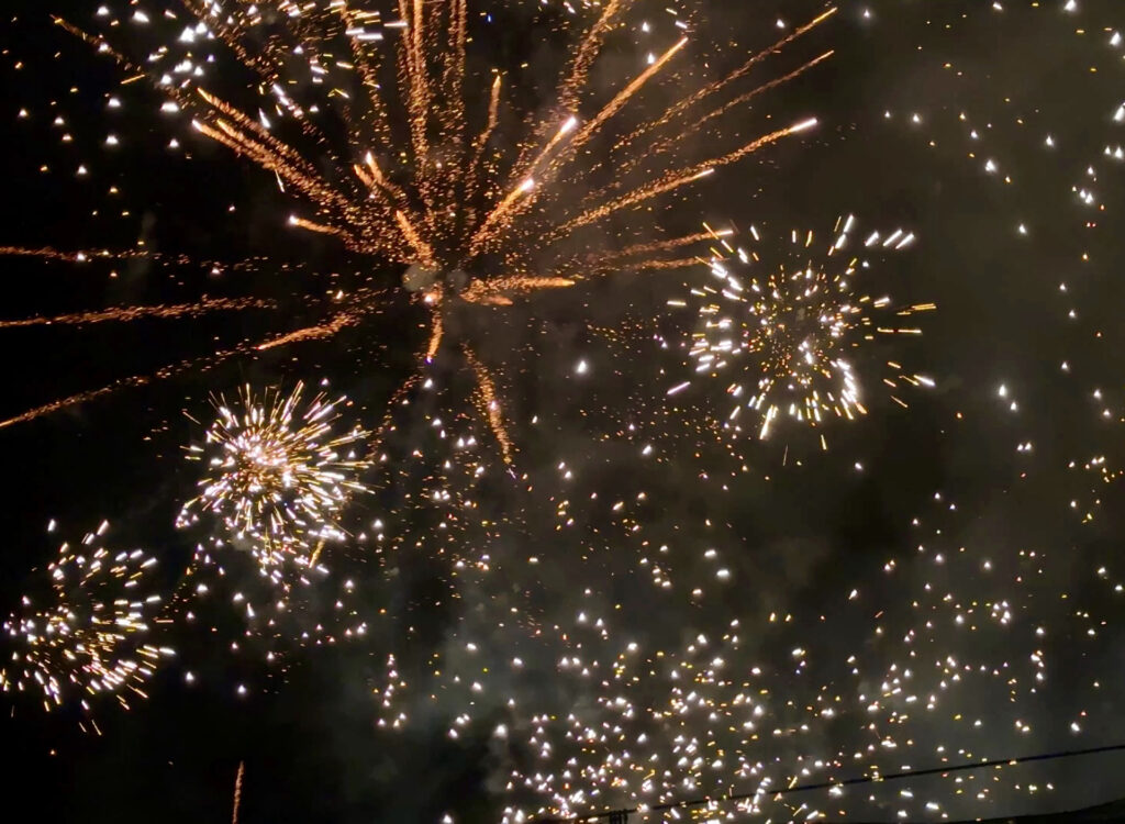 Ярко, энергично и по-своему: предновогодняя вечеринка GRIZZLY TRAVEL