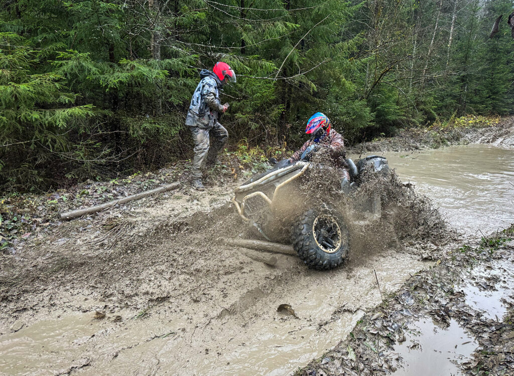 Захватывающий репортаж о поездке на квадроциклах «Не сахарные, не растаем»