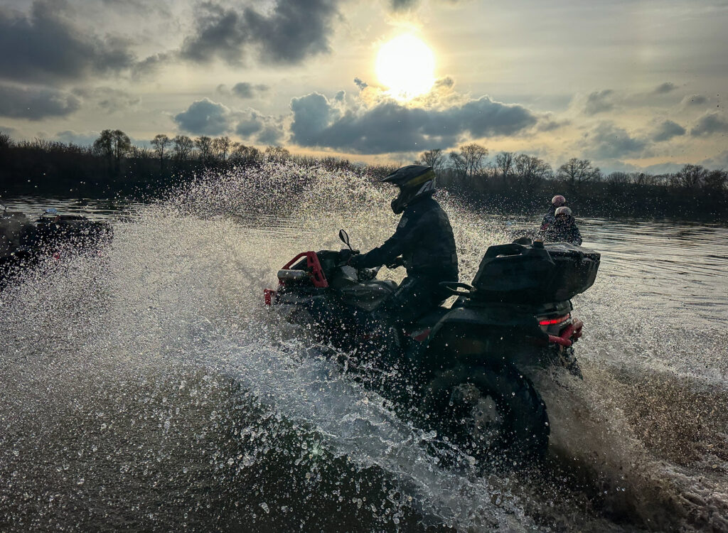 Захватывающий репортаж о поездке на квадроциклах «Не сахарные, не растаем»