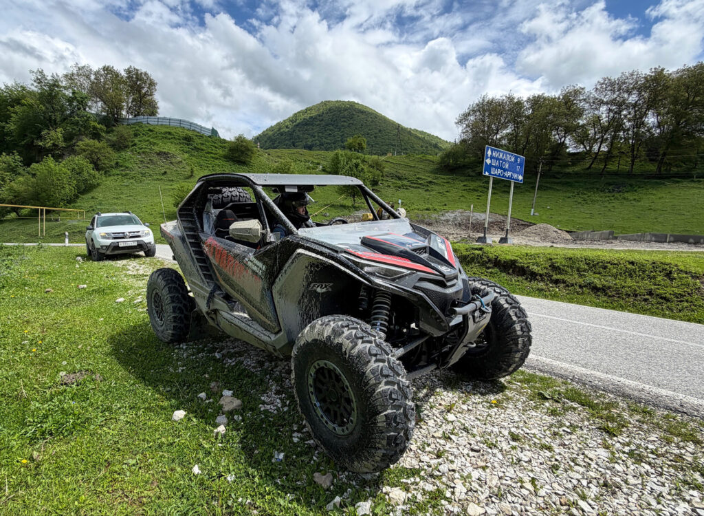 Экипаж на CFMOTO ZFORCE Z10 EPS получил награду в номинации «Самый позитивный экипаж» в гонке Alpha Race в Чечне