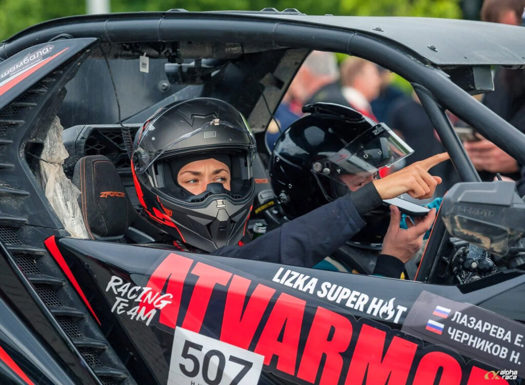 Экипаж на CFMOTO ZFORCE Z10 EPS получил награду в номинации «Самый позитивный экипаж» в гонке Alpha Race в Чечне