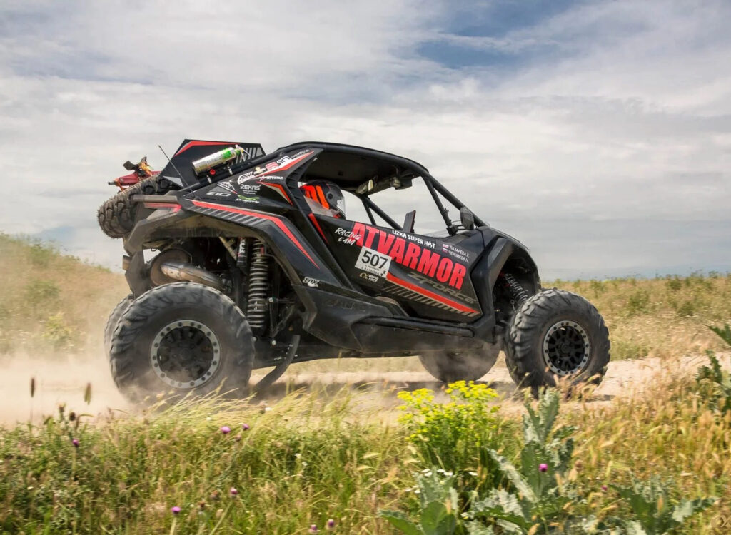 Экипаж на CFMOTO ZFORCE Z10 EPS получил награду в номинации «Самый позитивный экипаж» в гонке Alpha Race в Чечне