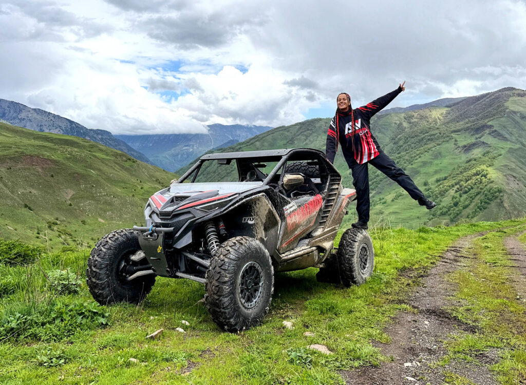 Экипаж на CFMOTO ZFORCE Z10 EPS получил награду в номинации «Самый позитивный экипаж» в гонке Alpha Race в Чечне