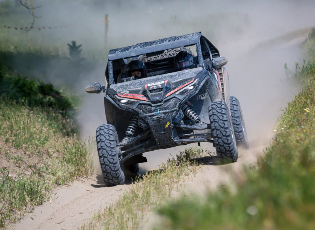 Экипаж на CFMOTO ZFORCE Z10 EPS получил награду в номинации «Самый позитивный экипаж» в гонке Alpha Race в Чечне