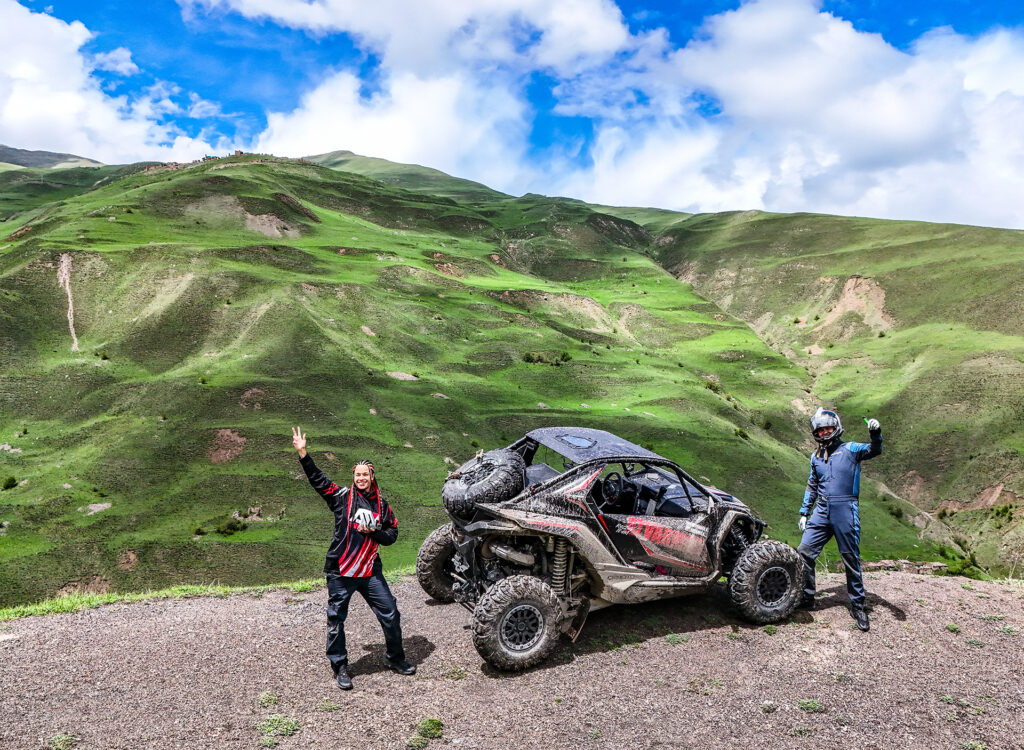 Экипаж на CFMOTO ZFORCE Z10 EPS получил награду в номинации «Самый позитивный экипаж» в гонке Alpha Race в Чечне