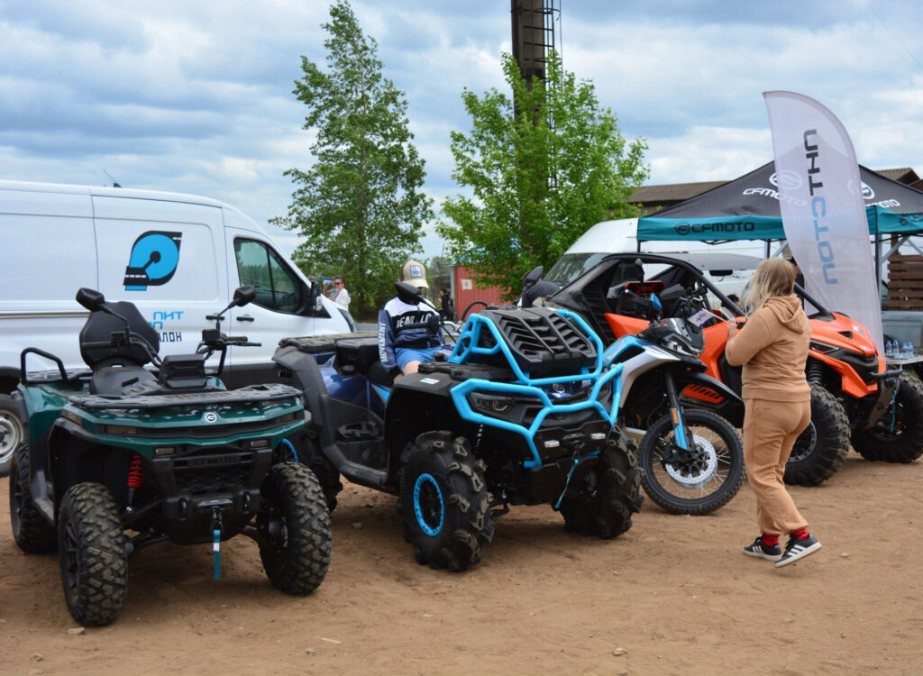 Мотосалон «ПитСтоп» представил технику CFMOTO на первом этапе чемпионата Кировской области по мотокроссу