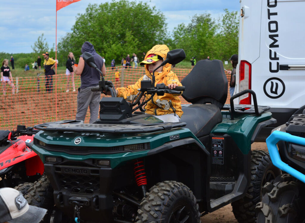 Мотосалон «ПитСтоп» представил технику CFMOTO на первом этапе чемпионата Кировской области по мотокроссу