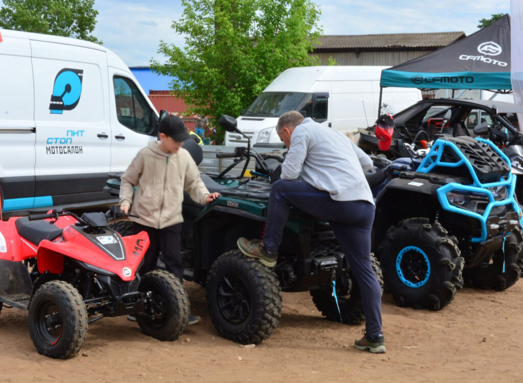 Мотосалон «ПитСтоп» представил технику CFMOTO на первом этапе чемпионата Кировской области по мотокроссу