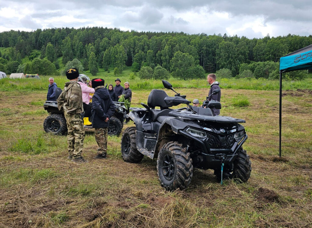 Мотосалон «ПитСтоп» представил технику CFMOTO на празднике «Иван Купала на Немде»