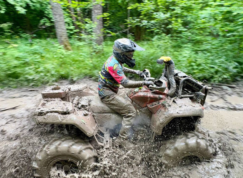 GRIZZLY TRAVEL: грязь, драйв и отличная компания!