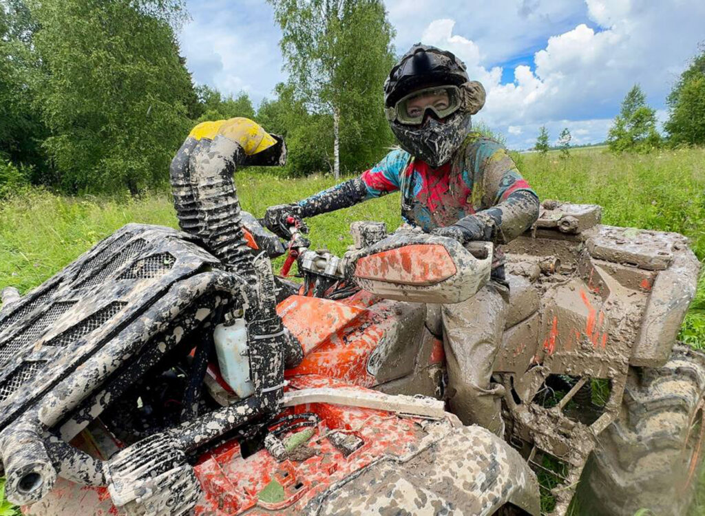 GRIZZLY TRAVEL: грязь, драйв и отличная компания!