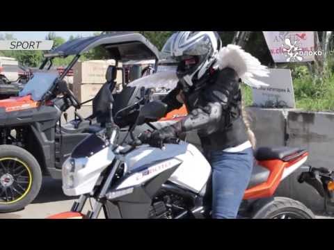 Август
